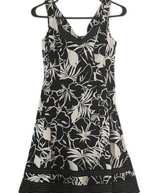 Nine west dress sz 14 fit and flare Black and White Floral V-Neck A-Line Dress